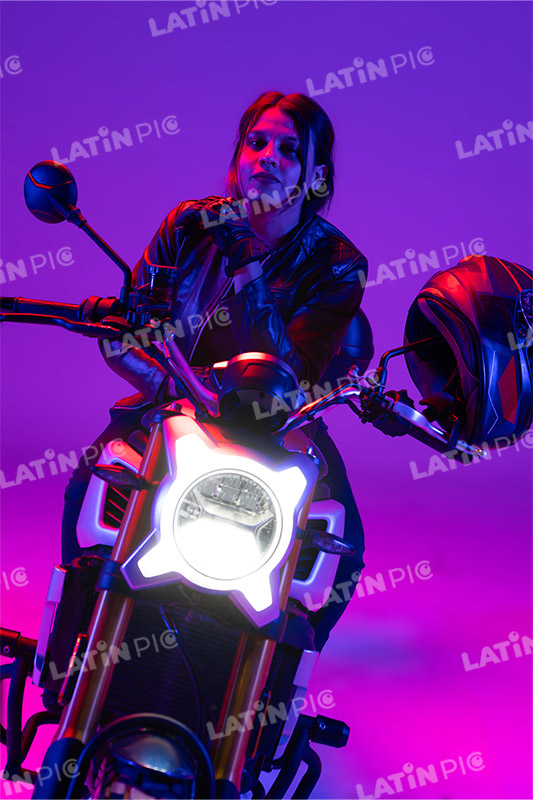 motocicleta-piloto-mujer-casco-188
