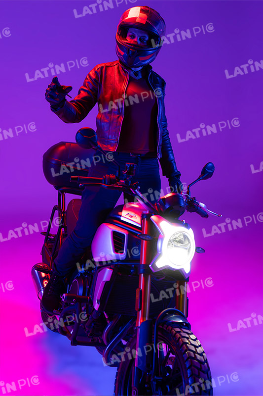 motocicleta-piloto-mujer-casco-189