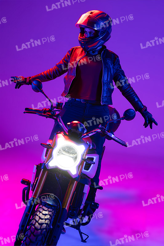 motocicleta-piloto-mujer-casco-190