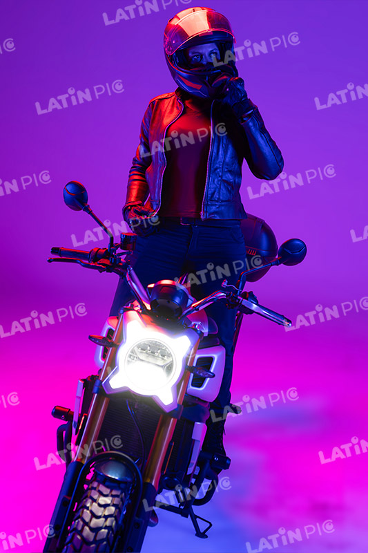 motocicleta-piloto-mujer-casco-191