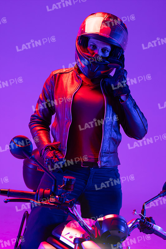 motocicleta-piloto-mujer-casco-193