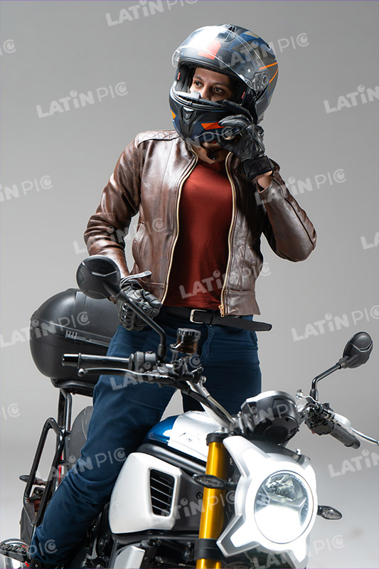 motocicleta-piloto-mujer-casco-194