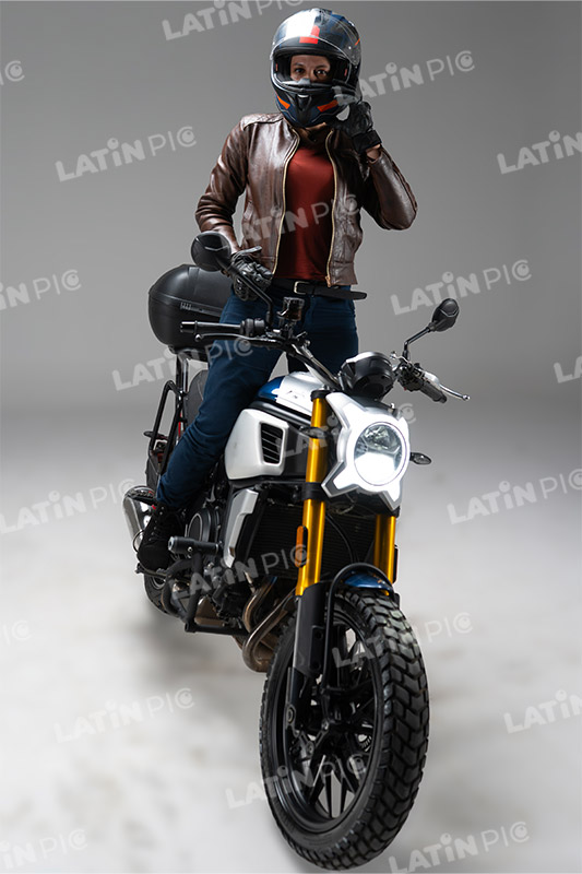 motocicleta-piloto-mujer-casco-195