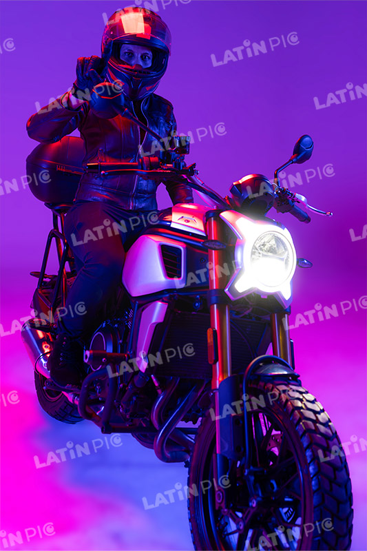 motocicleta-piloto-mujer-casco-196