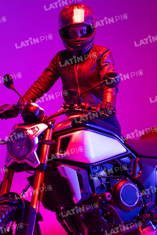motocicleta-piloto-mujer-casco-203
