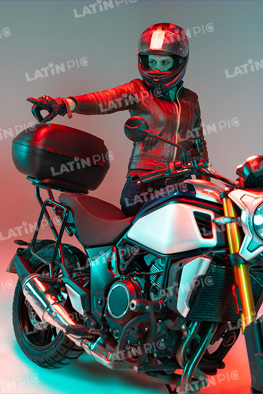 motocicleta-piloto-mujer-casco-205