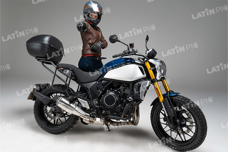 motocicleta-piloto-mujer-casco-206