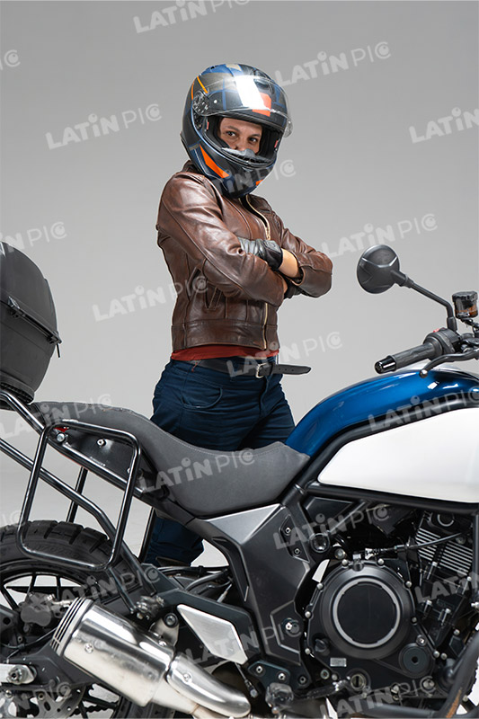 motocicleta-piloto-mujer-casco-207