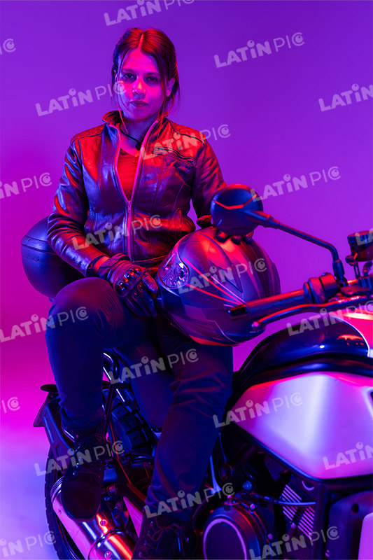 motocicleta-piloto-mujer-casco-210