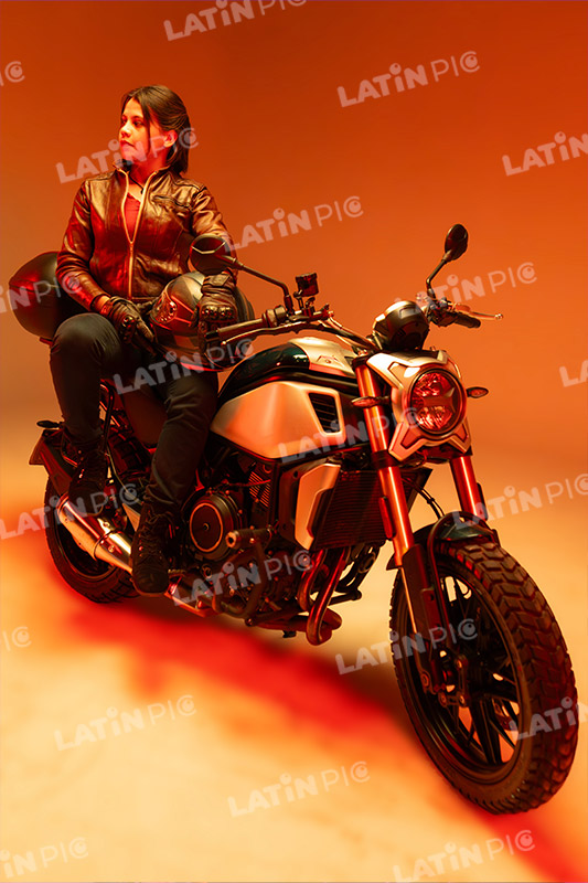 motocicleta-piloto-mujer-casco-211