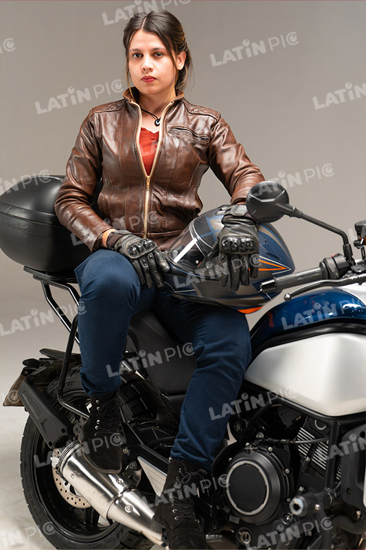 motocicleta-piloto-mujer-casco-212