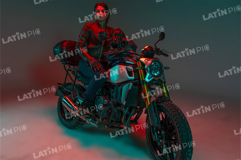 motocicleta-piloto-mujer-casco-213