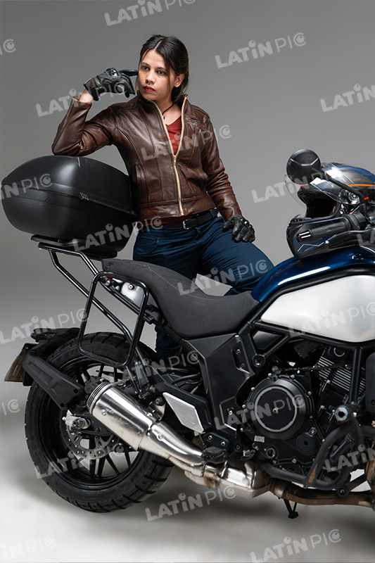 motocicleta-piloto-mujer-casco-215