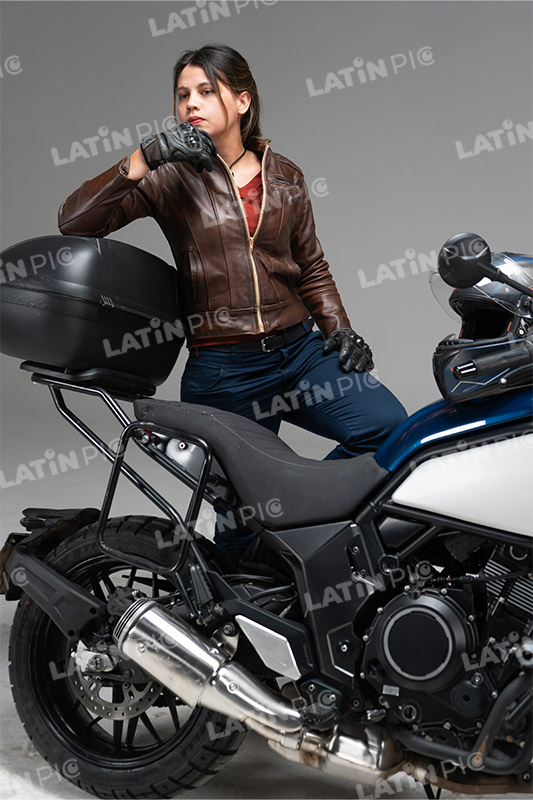 motocicleta-piloto-mujer-casco-216