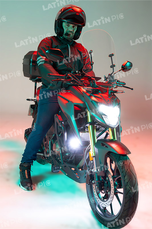 motocicleta-piloto-hombre-casco-218