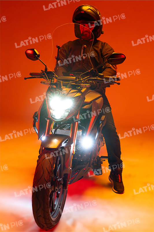 motocicleta-piloto-hombre-casco-219