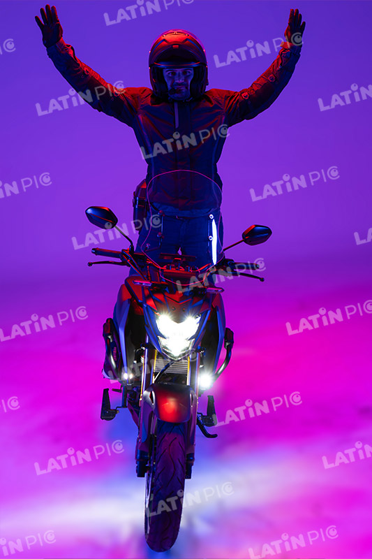 motocicleta-piloto-hombre-casco-221