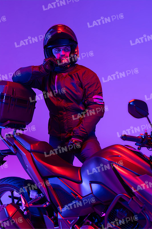 motocicleta-piloto-hombre-casco-228