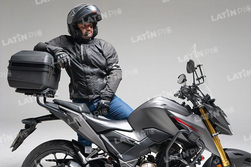 motocicleta-piloto-hombre-casco-230