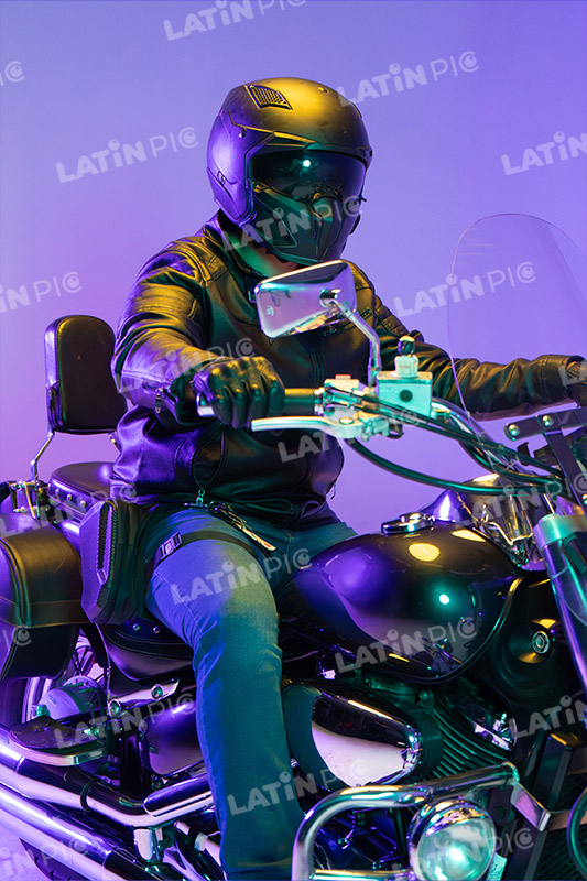 motocicleta-piloto-hombre-casco-250