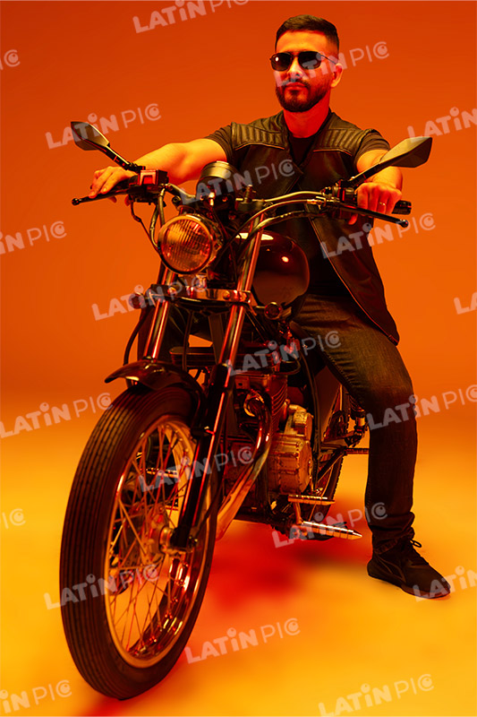 motocicleta-piloto-hombre-casco-270