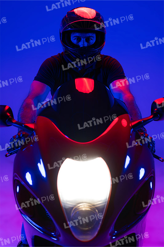 motocicleta-piloto-hombre-casco-321