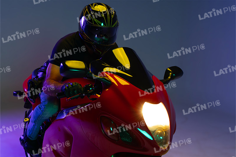 motocicleta-piloto-hombre-casco-326