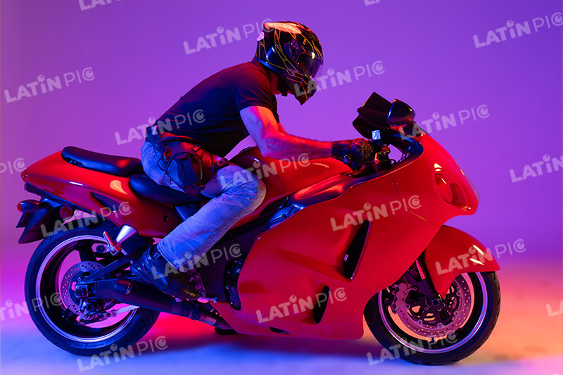 motocicleta-piloto-hombre-casco-330